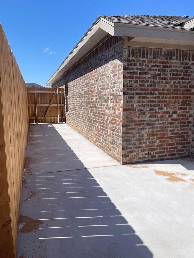 Building Photo - 5536 Kemper St
