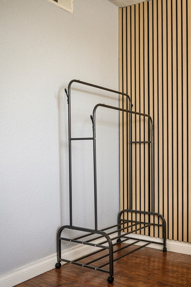 Building Photo - 1250 Stratford Ln