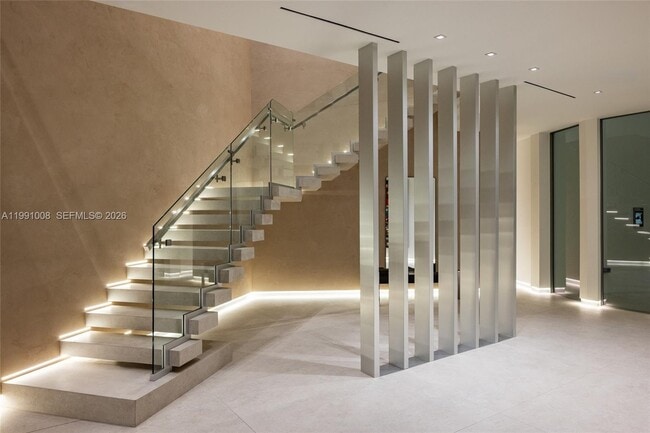 Building Photo - 503 Palm Dr