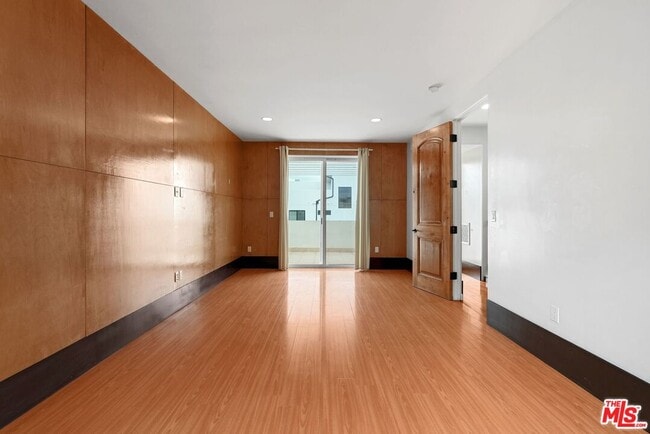 Building Photo - 1743 S Barrington Ave