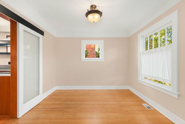 Building Photo - Beautiful 4 Bedroom Near U Village