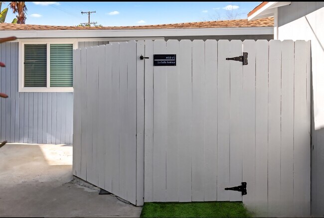 Building Photo - 4159 La Salle Ave