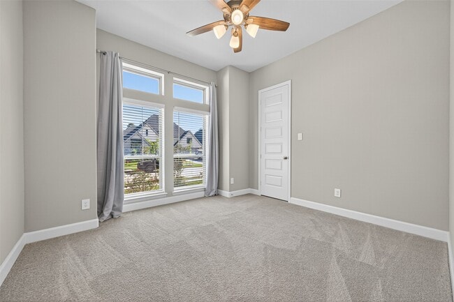 Building Photo - 15330 Legacy Pk Wy