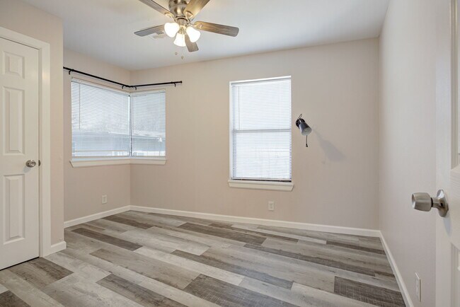 Building Photo - 608 E Eufaula St