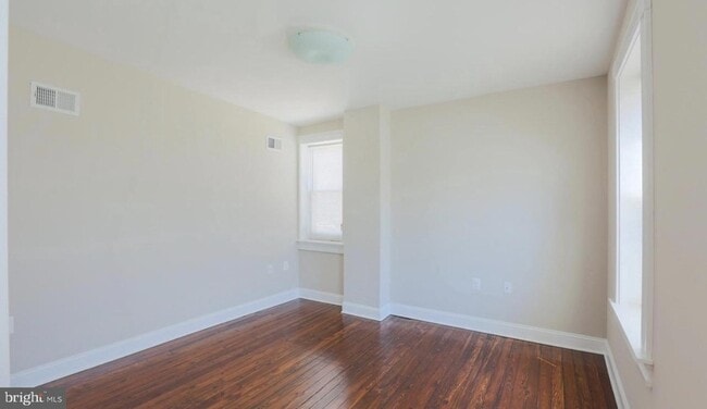 Building Photo - 901 N Montford Ave