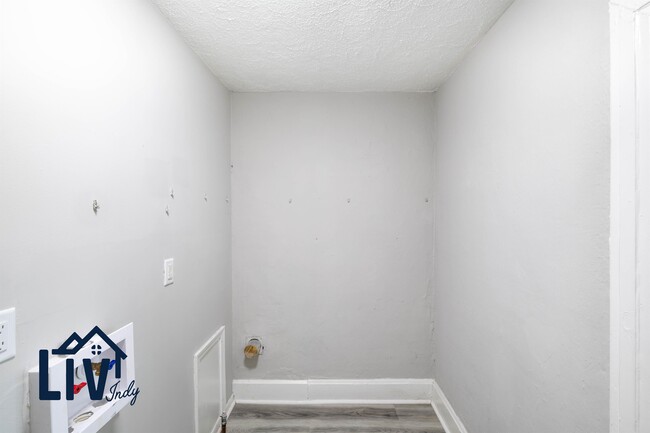 Building Photo - 2029 E 44th St