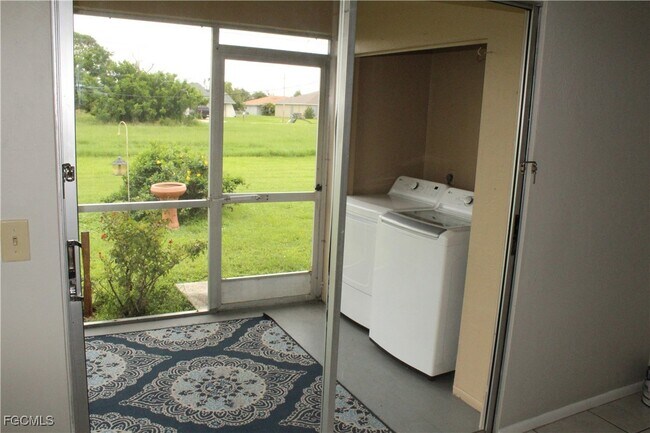 Building Photo - 511 SE 5th Pl