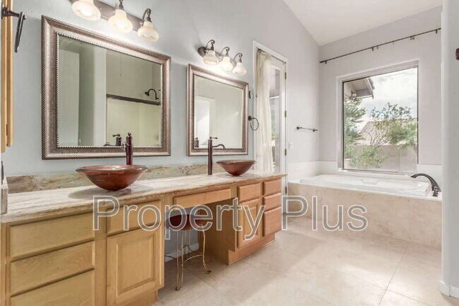 Building Photo - 12591 E Paradise Dr