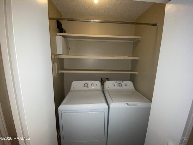 Building Photo - 5628 Moorstone Dr