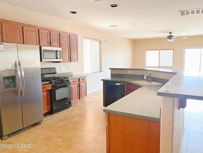 Building Photo - 11786 W Fordson Dr