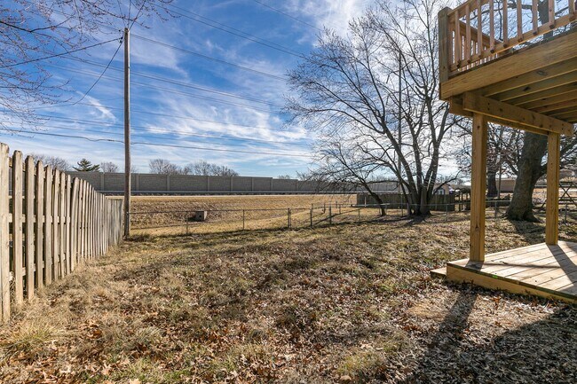 Building Photo - Updated 5 bedroom | 2 bath | 2 car garage | WALK OUT BASEMENT | Fenced backyard | Close to downto...