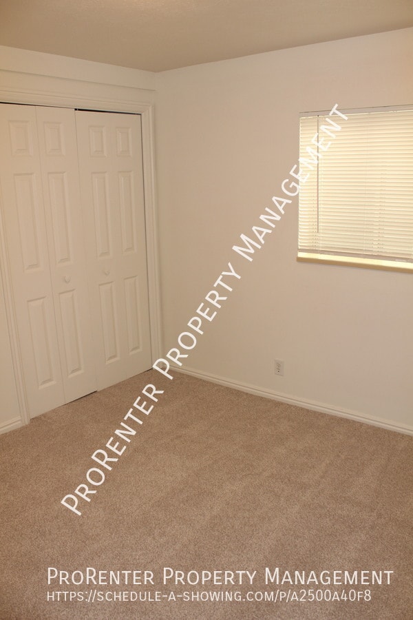 Building Photo - 523 Applewood Dr