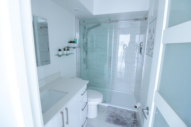 Building Photo - 470 Paradise Isle Blvd