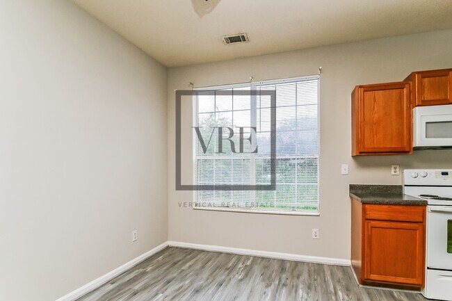Building Photo - 6517 Chestnut Lake Crossing