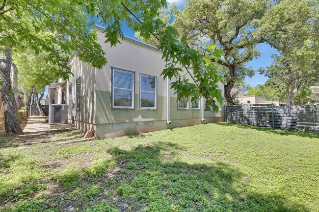 Building Photo - 3808 Menchaca Rd