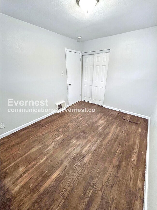 Building Photo - 5672 Parchester Dr