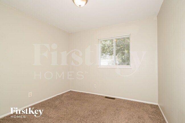 Building Photo - 1140 Estes Dr