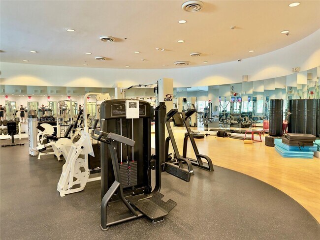 Building Photo - 5600 Collins Ave