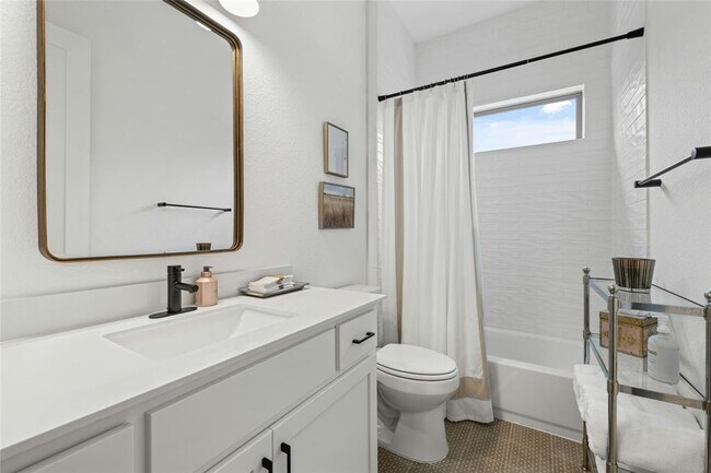Building Photo - 1122 Silver Dollar Trail
