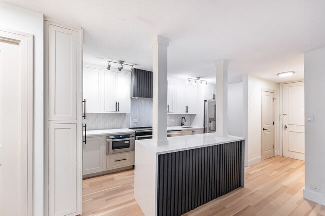 Building Photo - 1339 N Dearborn St