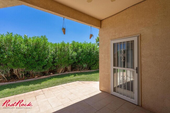 Building Photo - Comfortable 3-bedroom Home. Small Dog Frie...