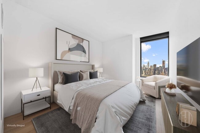 Building Photo - 3 Ct Square W