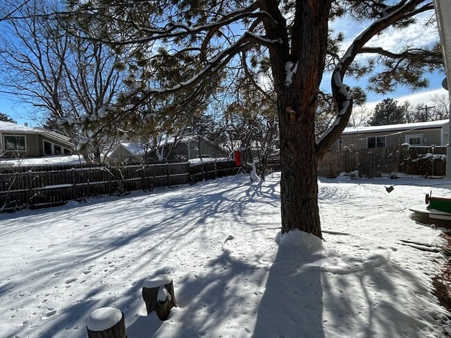 Building Photo - 3 Blocks from CU! Great South Boulder Location Preleasing for August 1st 2026