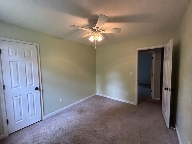 Building Photo - 102 Shawville Ln