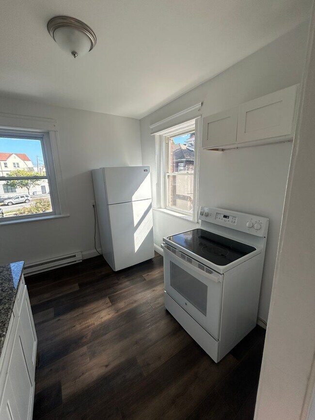 Building Photo - 1A Hitchcock Rd