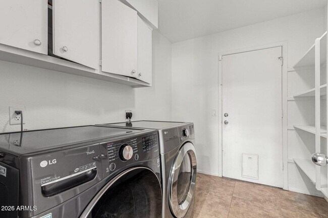 Building Photo - 2411 E Alameda Dr