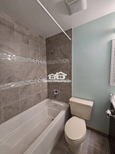 Building Photo - 74 Breezeview Dr