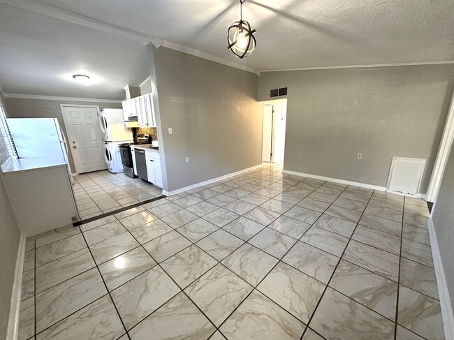 Building Photo - 2917 Mission Rd