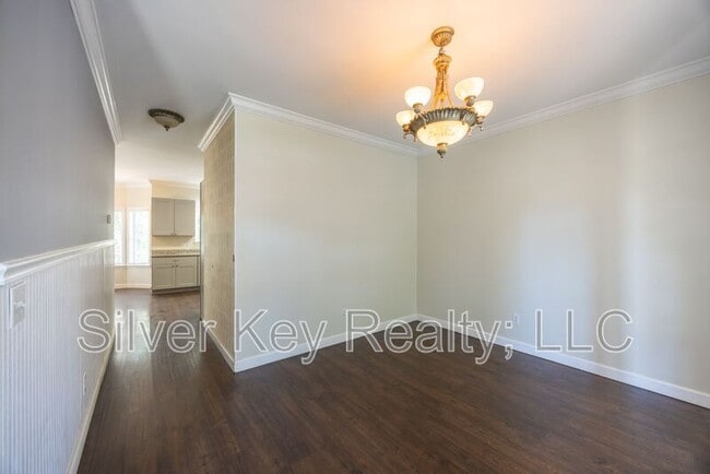 Building Photo - 1725 Brookwood Dr NE