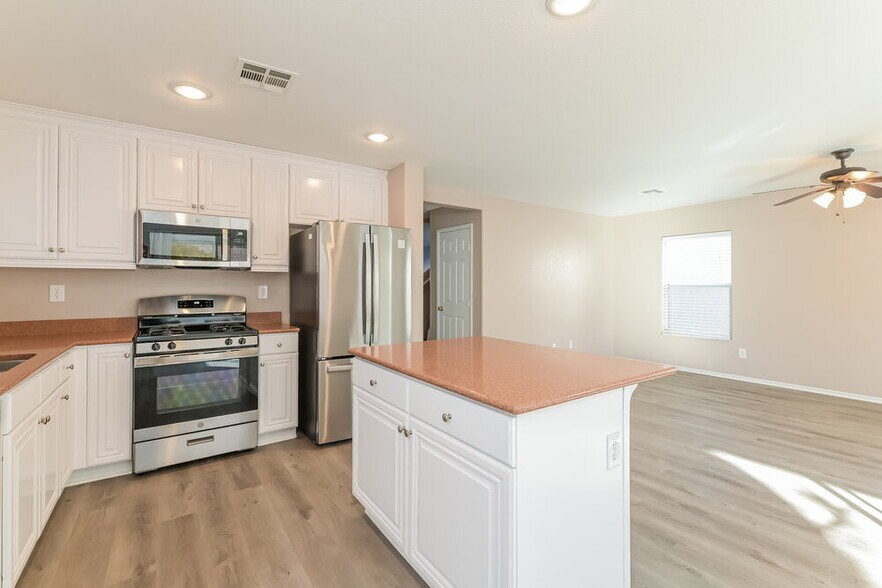 Building Photo - 6267 Desert Lavender Ave