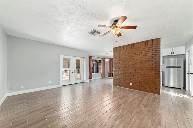 Building Photo - 5231 Wickview Ln