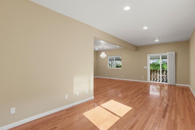 Building Photo - 659 Upton St