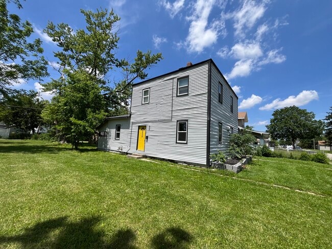 Building Photo - 3009 E Lynn St