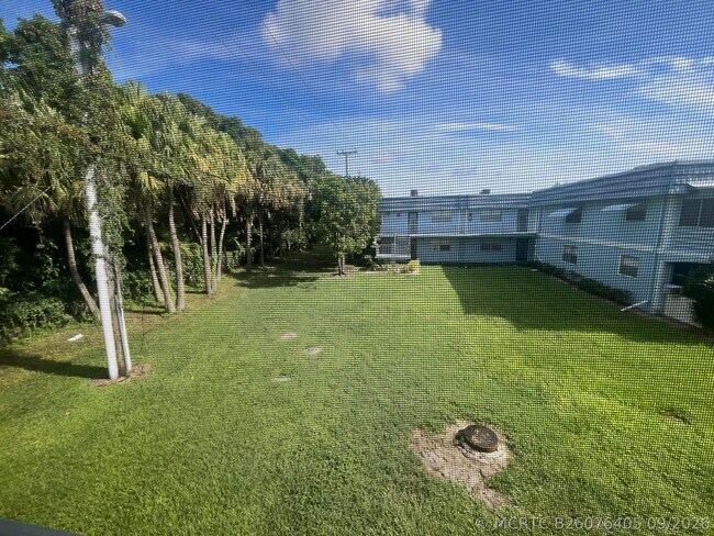 Building Photo - 336 Brittany Ave