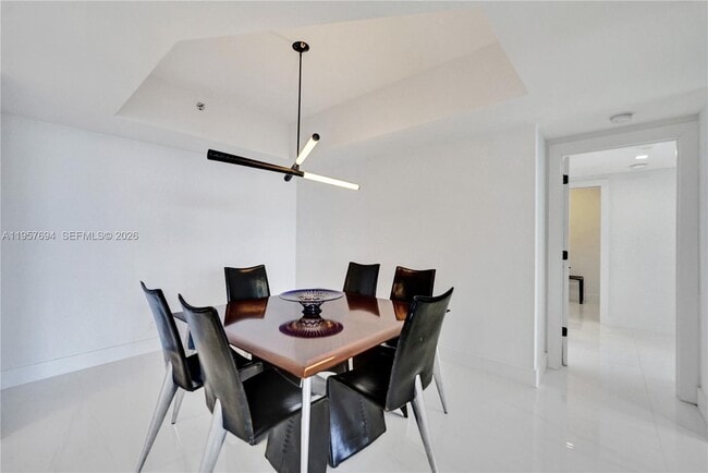 Building Photo - 20281 E Country Club Dr