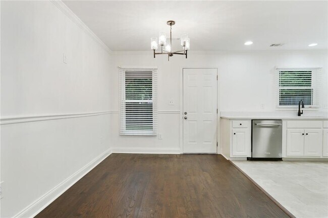 Building Photo - 1245 Ladd St SW