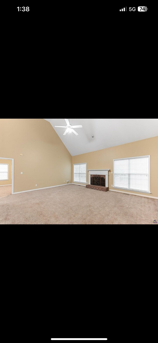 Building Photo - 541 Edgefield Way
