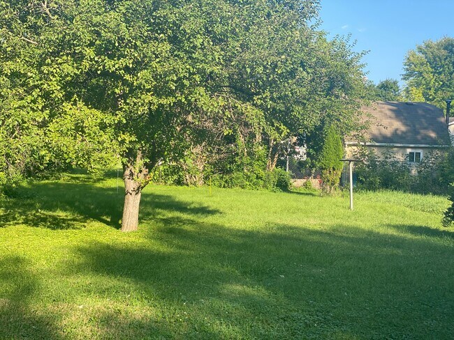 Building Photo - 210 S Bird St