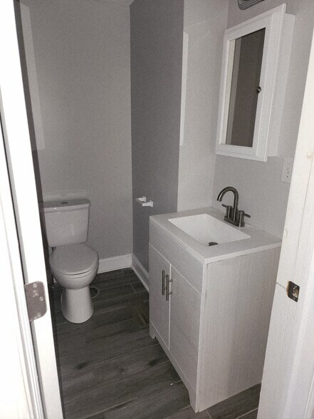 Building Photo - 43 William St