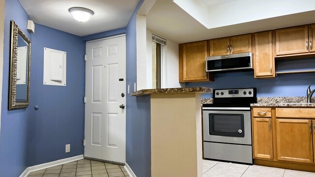 Building Photo - 1532 SE Royal Green Cir