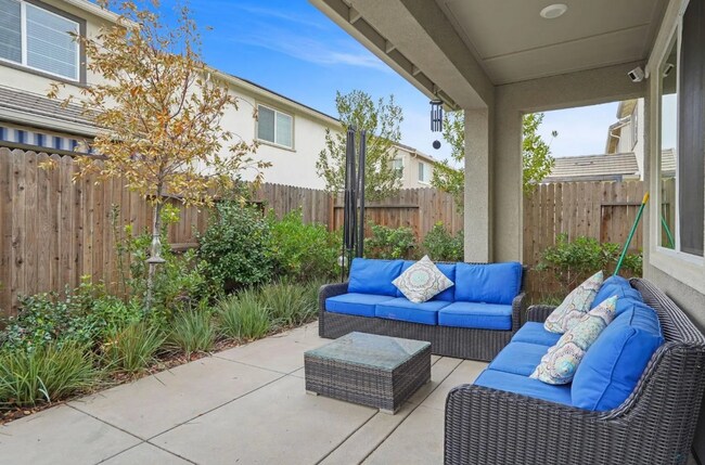 Building Photo - WOW!  Former Roseville Model Home 4/3 + SOLAR!  Please read entire ad for viewings!