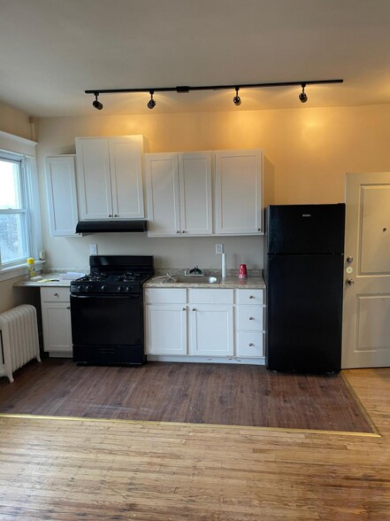 Building Photo - 6215 Ventnor Ave