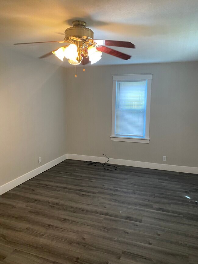 Primary Photo - 119 Cardot St