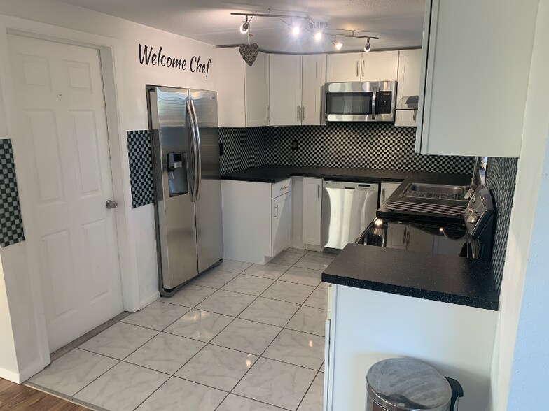 Building Photo - 9125 Sterling Ln