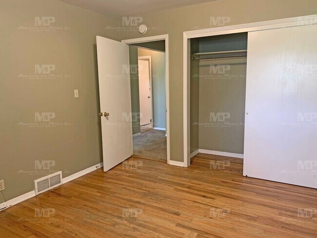 Building Photo - 1020 N Taft Hill Rd