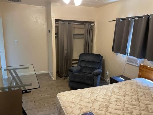 Building Photo - 2011 N Van Ness Ave